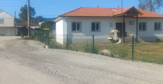 KİRAZTARLA KÖYÜ KÖY KONAĞI ÇEVRESİ DÜZENLEME ÇALIŞMASI TAMAMLANDI