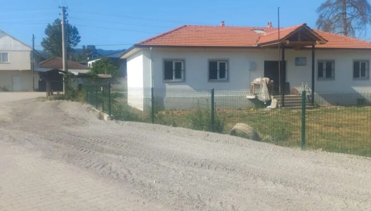 KİRAZTARLA KÖYÜ KÖY KONAĞI ÇEVRESİ DÜZENLEME ÇALIŞMASI TAMAMLANDI