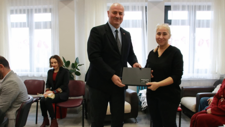 Çilimli Belediye Başkanı Yılmaz Yıldız, Esenli Okullarında Öğretmenler Günü’nü Kutladı