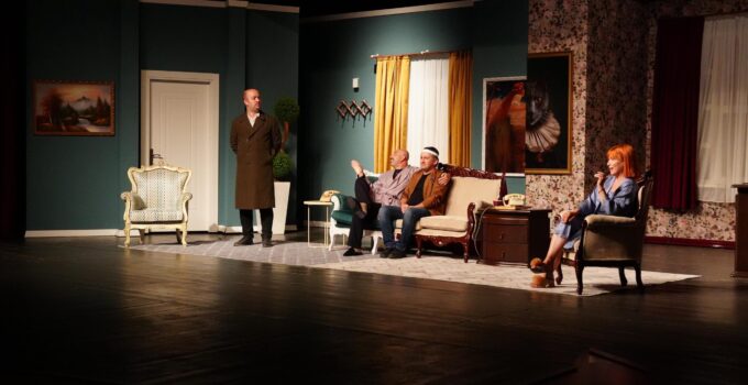 DÜZCE BELEDİYESİ ŞEHİR TİYATROLARI SEZON FİNALİ YAPTI