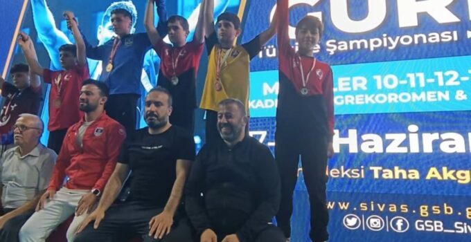 AHMET YAŞAR ŞENTÜRK TÜRKİYE BEŞİNCİSİ OLDU