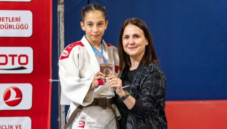 ERVA EREN TÜRKİYE ÜÇÜNCÜSÜ OLDU