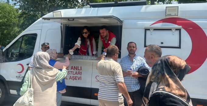 KIZILAY DÜZCE İL MERKEZİ, YKS ÖĞRENCİLERİNİ YALNIZ BIRAKMADI