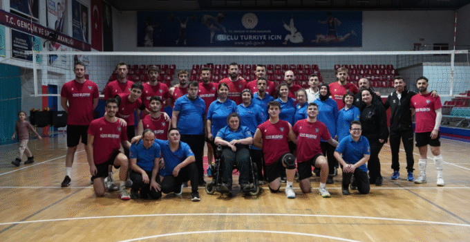 Kusursuz Kafe Özel Çalışanları Voleybol Takımıyla Moral Buldu